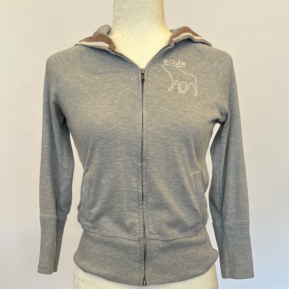 YG001: Abercrombie Girls Gray Zip-Up Hoodie with Embroidered Moose Youth Large